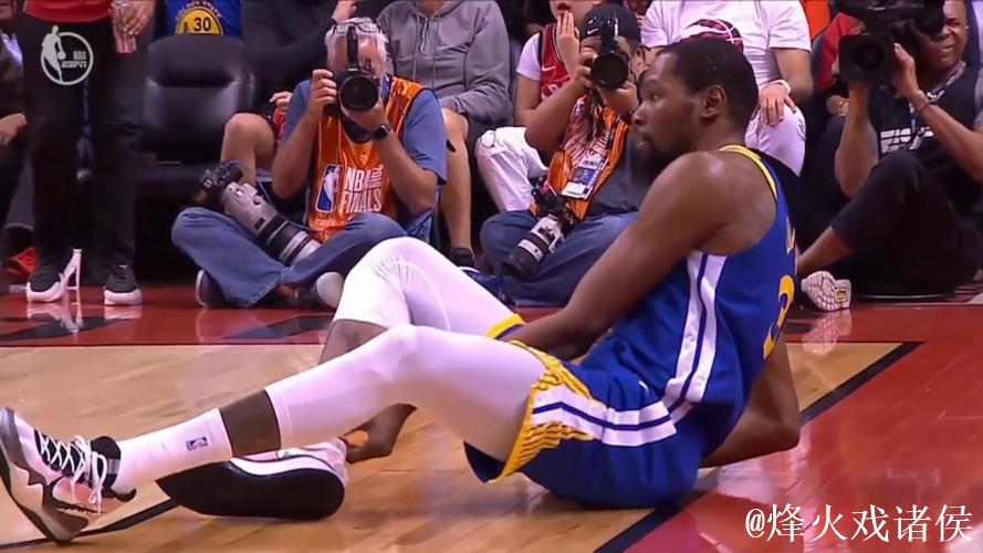 杜兰特左小腿拉伤疲惫难耐，预计至少休战两周