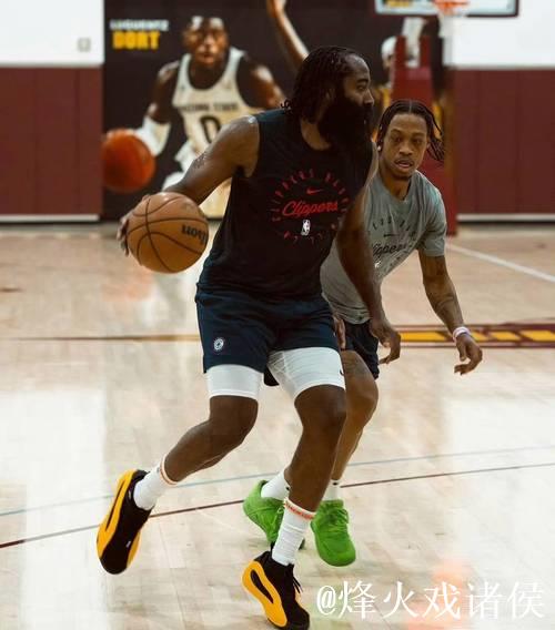 莱昂纳德休赛期进行膝盖手术 恢复尚未完全