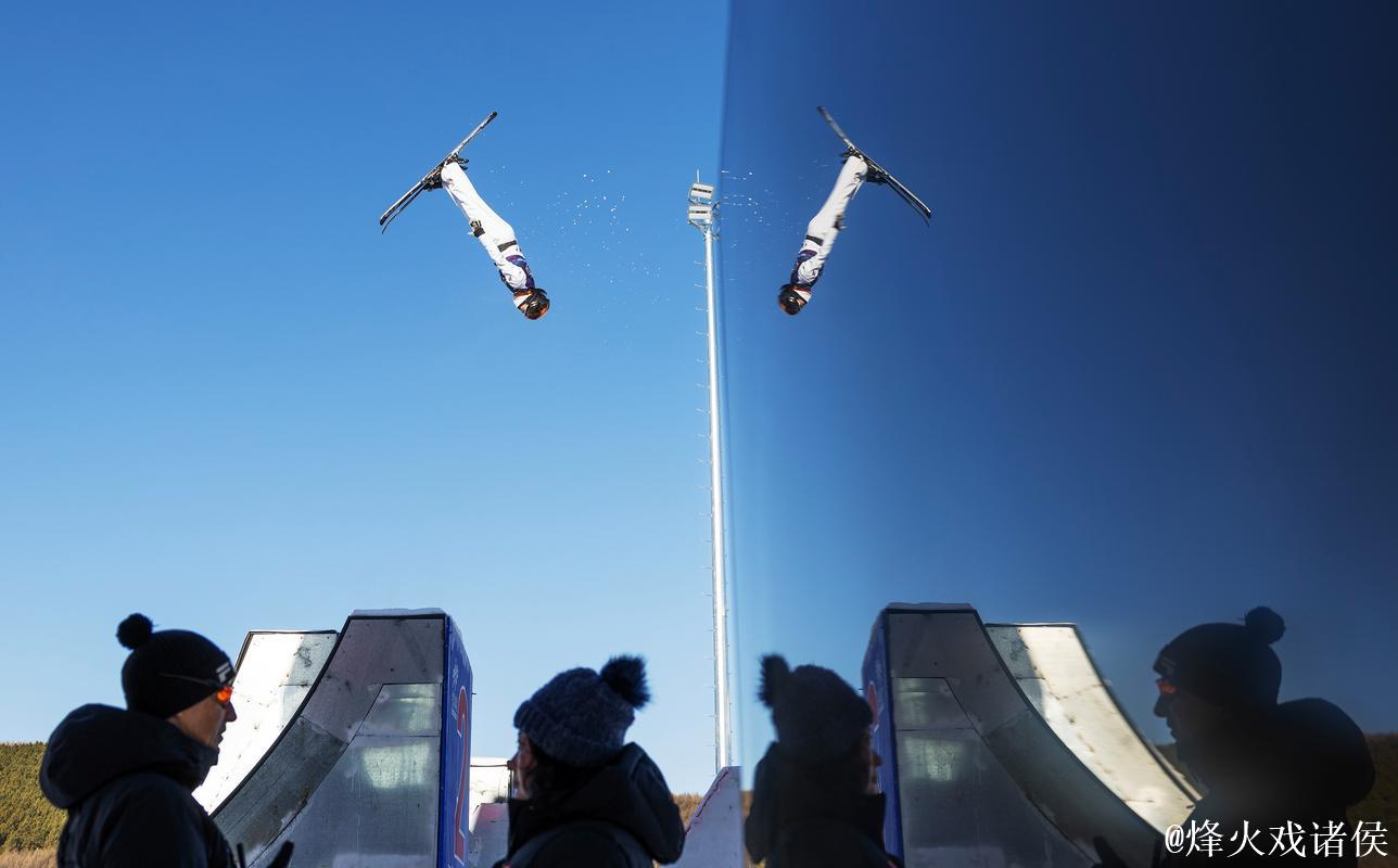 惊喜连连稳中求进 中国空中技巧队备战米兰 惊喜连连稳中求进 中国空中技巧队备战米兰